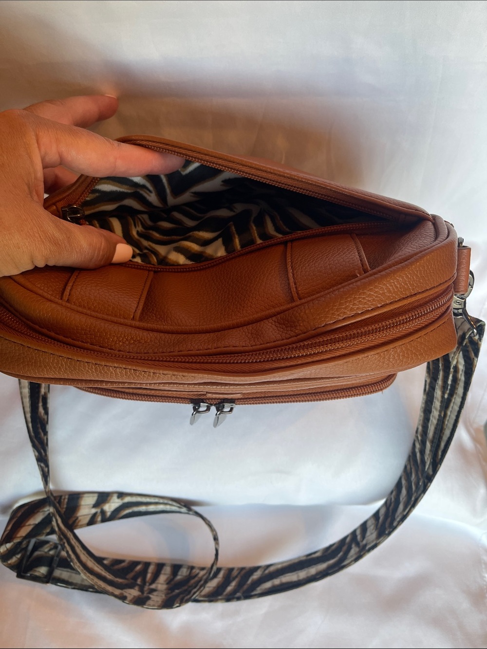 Lug Crossbody - Picture 6 of 6